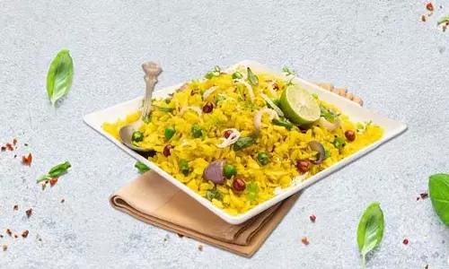 Breakfast: नाश्ते में बनाएं पौष्टिक पोहा