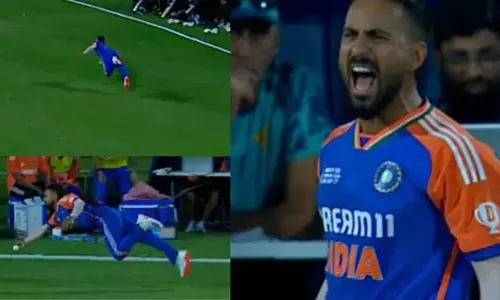Pakistan के खिलाफ मैच में भारतीय खिलाड़ी ने उड़ान भरते हुए शानदार कैच लपका Pakistan के खिलाफ मैच में भारतीय खिलाड़ी ने उड़ान भरते हुए शानदार कैच लपका