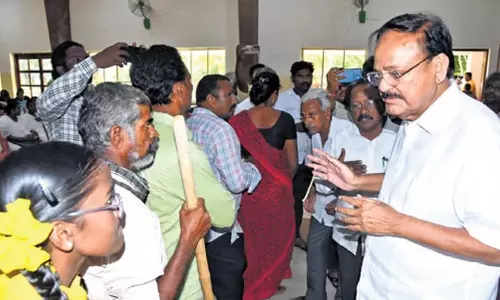 Andhra Pradesh: वेंकैया नायडू ने ग्रामीण स्वास्थ्य सेवा को प्रोत्साहित किया