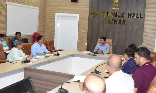 Assam : डीसी मृदुल यादव ने निजी अस्पतालों में स्टाफिंग के मुद्दों और एबी-पीएमजेएवाई समीक्षा पर बैठक की अध्यक्षता की