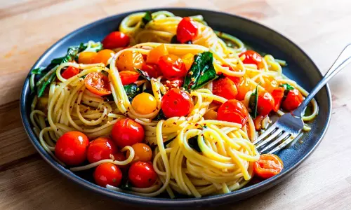 tomato garlic pasta बनाकर बच्चों का संडे बनाएं स्पेशल tomato garlic pasta बनाकर बच्चों का संडे बनाएं स्पेशल