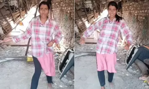 लड़की ने अंग्रेजी गाने पर किया जोरदार डांस स्टेप्स, धड़ल्ले से वायरल हुआ VIDEO लड़की ने अंग्रेजी गाने पर किया जोरदार डांस स्टेप्स, धड़ल्ले से वायरल हुआ VIDEO