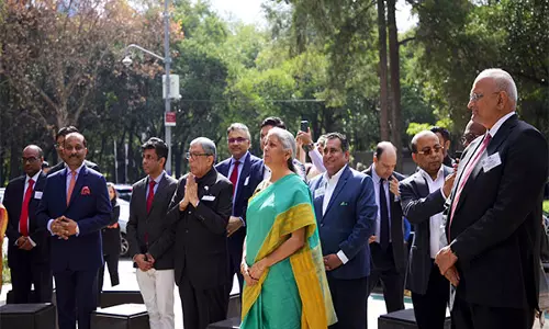 Sitharaman ने मेक्सिको में महात्मा गांधी को श्रद्धांजलि दी Sitharaman ने मेक्सिको में महात्मा गांधी को श्रद्धांजलि दी