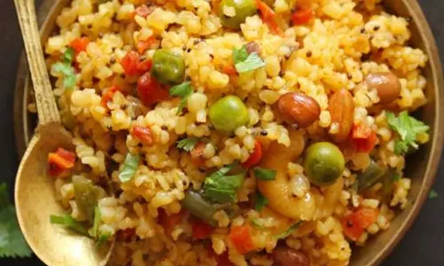 दलिया उपमा: इस स्वादिष्ट व्यंजन में छिपे हैं सेहत के राज दलिया उपमा: इस स्वादिष्ट व्यंजन में छिपे हैं सेहत के राज