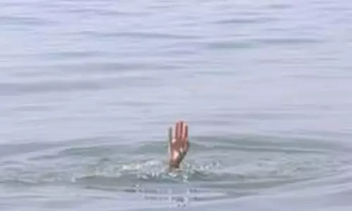 Odisha में क्रिकेट खेलते समय तीन नाबालिग लड़के डूबे Odisha में क्रिकेट खेलते समय तीन नाबालिग लड़के डूबे