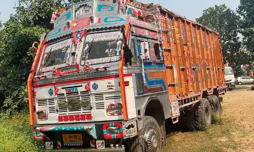 Haryana : 500 बोरी अवैध यूरिया से भरा ट्रक जब्त Haryana : 500 बोरी अवैध यूरिया से भरा ट्रक जब्त