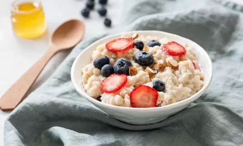 Oats आपको स्वस्थ रहने और वजन कम करने में मदद करता Oats आपको स्वस्थ रहने और वजन कम करने में मदद करता