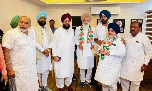 Sukhbir के सहयोगी ने पार्टी छोड़ी, कांग्रेस में शामिल हुए Sukhbir के सहयोगी ने पार्टी छोड़ी, कांग्रेस में शामिल हुए