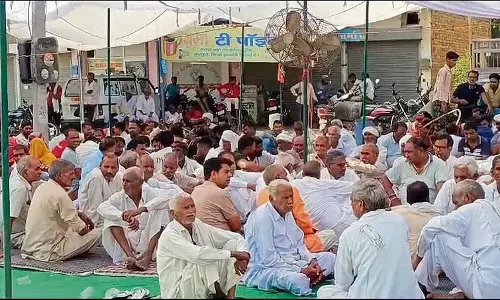Haryana :  बरवाला विधायक ने हिसार में हत्या के शिकार के प्रदर्शनकारी परिजनों से मुलाकात की