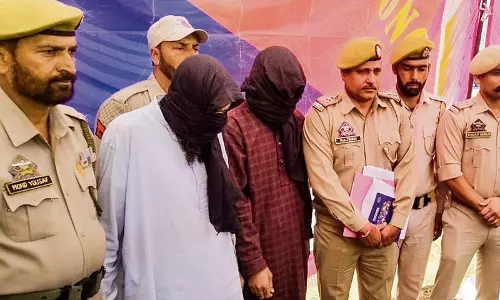 Poonch में कई ग्रेनेड हमलों के पीछे दो आतंकवादी गिरफ्तार Poonch में कई ग्रेनेड हमलों के पीछे दो आतंकवादी गिरफ्तार