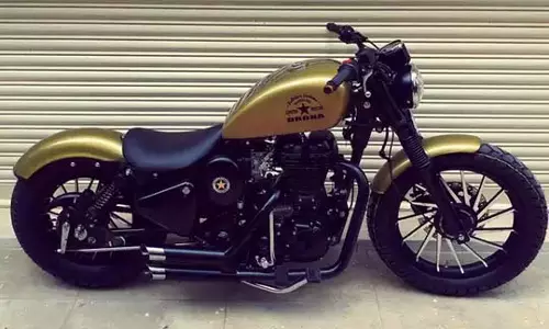 Royal Enfield बाइक सोने की तरह चमकती Royal Enfield बाइक सोने की तरह चमकती