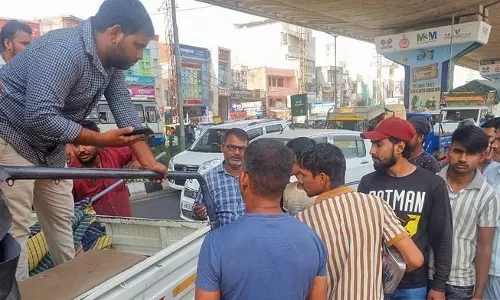 Haryana : गुरुग्राम की सड़कों से अतिक्रमण हटाया गया Haryana : गुरुग्राम की सड़कों से अतिक्रमण हटाया गया