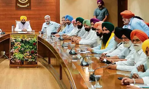 Bhagwant Mann के कहने पर संयुक्त किसान मोर्चा ने खरीद को लेकर आंदोलन फिलहाल बंद कर दिया