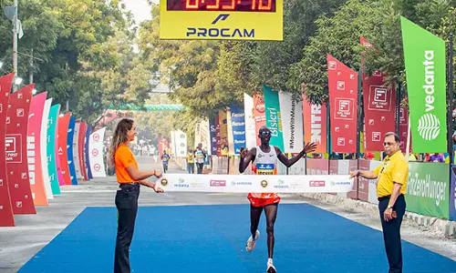 Joshua Cheptegei ने चमक बिखेरी, एलेमडिस इयायु ने दिल्ली हाफ मैराथन में चौंकाया
