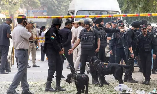 दिल्ली बम ब्लास्ट : एक्सप्लोसिव एक्ट के तहत मुकदमा दर्ज कर जांच में जुटी पुलिस दिल्ली बम ब्लास्ट : एक्सप्लोसिव एक्ट के तहत मुकदमा दर्ज कर जांच में जुटी पुलिस