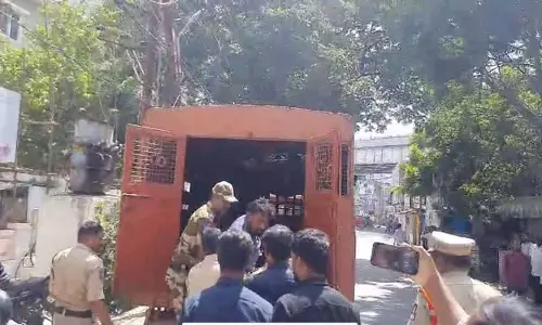 Gandhi Bhavan में बेरोजगार युवक को हिरासत में लिया गया