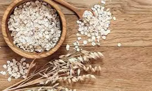 ओट्स खाना उच्च कोलेस्ट्रॉल के खिलाफ प्रभावी होता ओट्स खाना उच्च कोलेस्ट्रॉल के खिलाफ प्रभावी होता