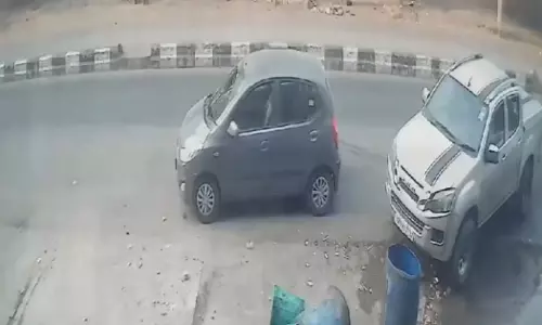दिल्ली बम ब्लास्ट का वीडियो, बाइक के निकलते ही हुआ तेज धमाका