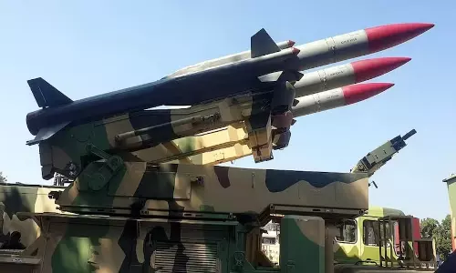 Defence stocks शहर में चर्चा का विषय शुक्रवार को शेयरों में 7% की बढ़ोतरी हुई