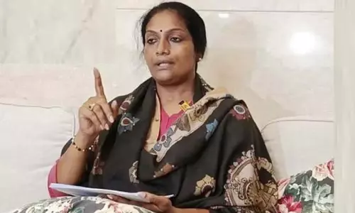 Murder!.. टीडीपी विधायक की पत्नी ने पत्रकारों को दी धमकी Murder!.. टीडीपी विधायक की पत्नी ने पत्रकारों को दी धमकी