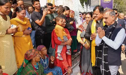 Himachal के मुख्यमंत्री ने कुल्लू के लिए 102 करोड़ रुपये की परियोजनाओं का उद्घाटन और शिलान्यास किया