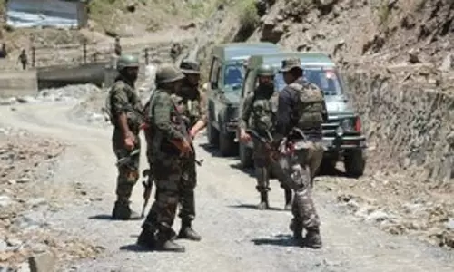 J-K के उरी में नियंत्रण रेखा पर मुठभेड़ शुरू, घुसपैठ की कोशिश नाकाम