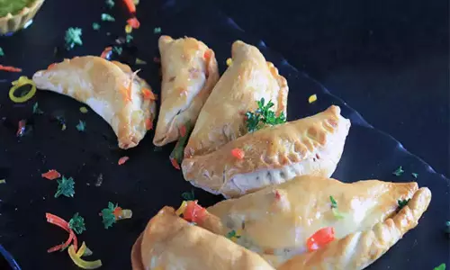 Baked चॉकलेट गुजिया रेसिपी