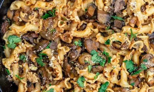 Mushroom टमाटर और बाल्सामिक पास्ता रेसिपी