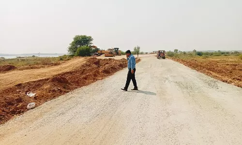 Dholpur: जिला कलेक्टर ने किया एनएच 11 बी पर पुलिया का निरीक्षण Dholpur: जिला कलेक्टर ने किया एनएच 11 बी पर पुलिया का निरीक्षण