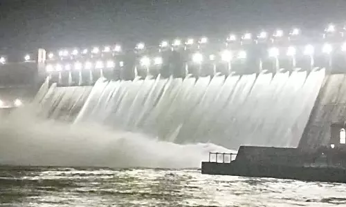 Telangana: बारिश के कारण श्रीशैलम जलाशय में बाढ़ का प्रवाह बढ़ गया