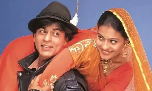 Kajol ने करवा चौथ पर शाहरुख खान के साथ शेयर की फोटो