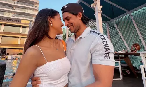 Ankit Gupta ने रैंप वॉक करते हुए अपनी गर्लफ्रेंड प्रियंका चाहर चौधरी की तारीफ की Ankit Gupta ने रैंप वॉक करते हुए अपनी गर्लफ्रेंड प्रियंका चाहर चौधरी की तारीफ की