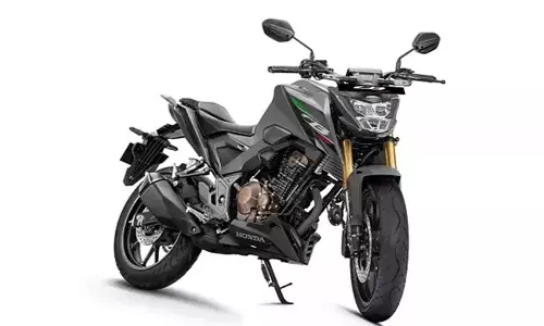 Honda ने भारत की पहली 300cc फ्लेक्स-फ्यूल बाइक लॉन्च की Honda ने भारत की पहली 300cc फ्लेक्स-फ्यूल बाइक लॉन्च की