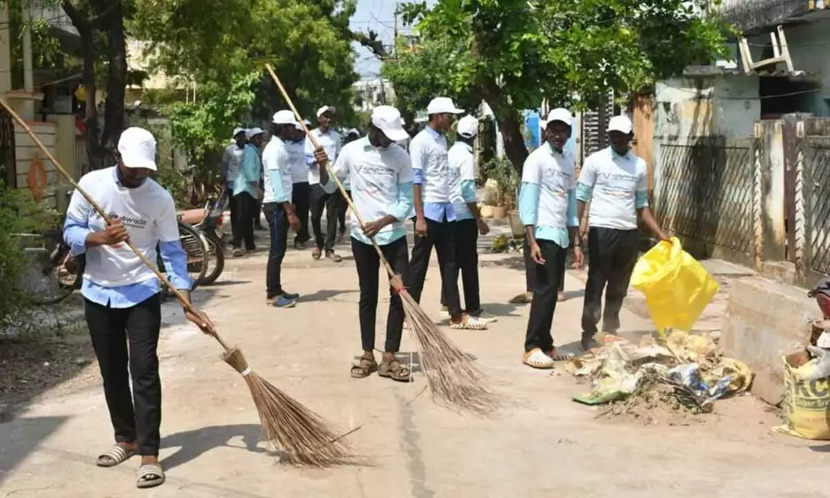 Andhra Pradesh: छात्रों से आस-पास का वातावरण साफ रखने का आग्रह किया गया