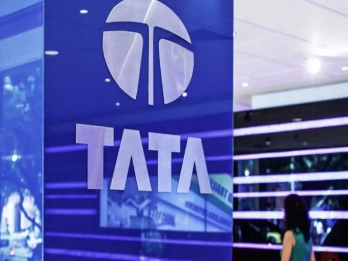 Tata के इस शेयर को दोहरा झटका लगा