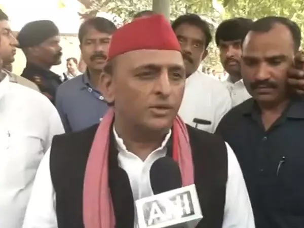 यूपी में सीट बंटवारे पर कांग्रेस से बातचीत चल रही है: सपा प्रमुख Akhilesh Yadav