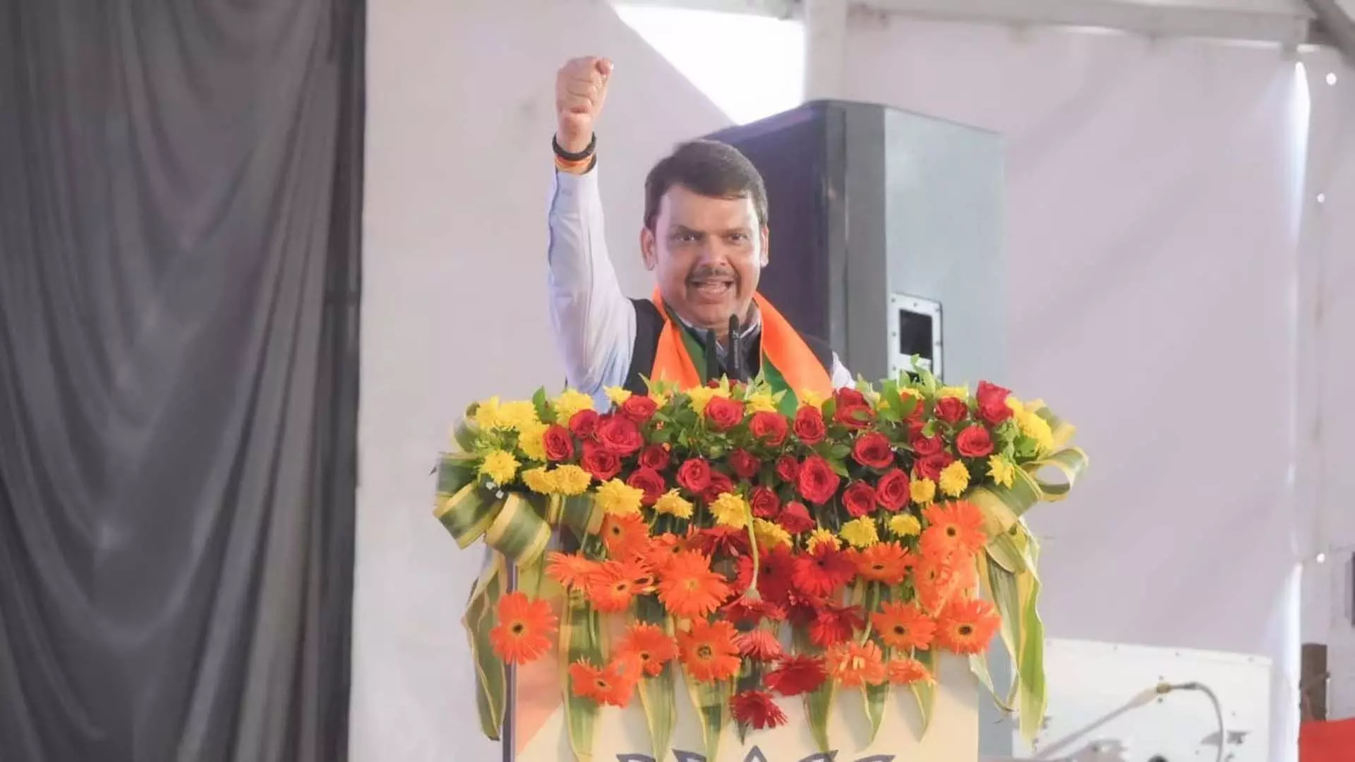 Devendra Fadnavis ने वोटबैंक की राजनीति के लिए कांग्रेस, सपा पर निशाना साधा