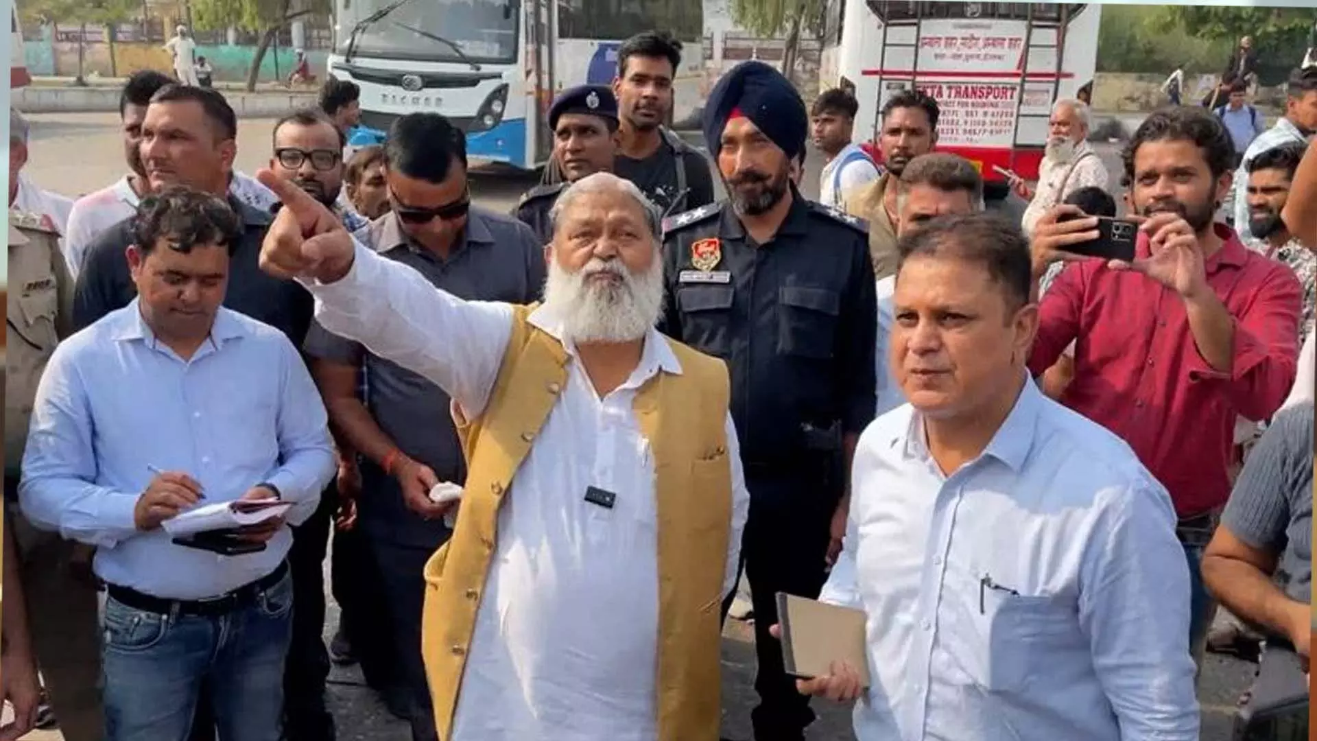 Anil Vij ने बस स्टैंड का निरीक्षण किया, अधीक्षक को निलंबित करने का आदेश