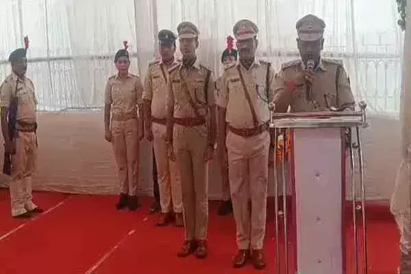 Dhanbad:  पुलिस संस्मरण दिवस पर वीर शहीदों को दी गई श्रद्धांजलि