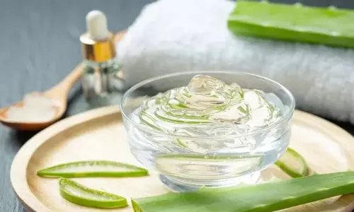 homemade aloe vera eye mask : डार्क सर्कल्स से राहत पाने के लिए लगाएं ये होममेड एलोवेरा आई मास्क homemade aloe vera eye mask : डार्क सर्कल्स से राहत पाने के लिए लगाएं ये होममेड एलोवेरा आई मास्क