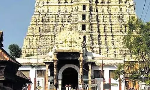 ऑस्ट्रेलियाई नागरिक पर श्री पद्मनाभस्वामी मंदिर से पंडित का कटोरा ले जाने का मामला दर्ज ऑस्ट्रेलियाई नागरिक पर श्री पद्मनाभस्वामी मंदिर से पंडित का कटोरा ले जाने का मामला दर्ज