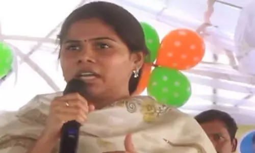 Andhra: विधायक अखिला प्रिया के विरोधियों को दिए गए इशारों से राजनीतिक सरगर्मी बढ़ी Andhra: विधायक अखिला प्रिया के विरोधियों को दिए गए इशारों से राजनीतिक सरगर्मी बढ़ी