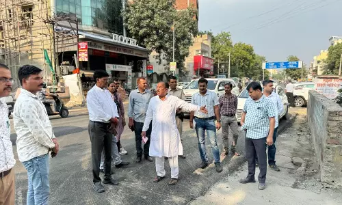 Jaipur: विधानसभा अध्यक्ष ने किया कचहरी रोड पर नाला व सड़क निर्माण निरीक्षण