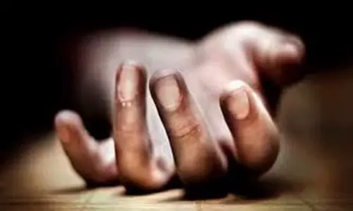 Andhra: कडप्पा में एक युवक द्वारा आग के हवाले की गई किशोरी की मौत Andhra: कडप्पा में एक युवक द्वारा आग के हवाले की गई किशोरी की मौत