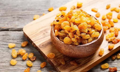 सूखे फल का ताजा जूस सुबह खाली पेट पीने से स्वास्थ्य  लाभ मिलता