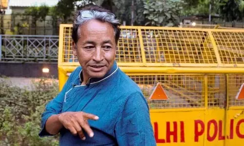 J&K: सोनम वांगचुक का अनशन 15वें दिन में पहुंचा J&K: सोनम वांगचुक का अनशन 15वें दिन में पहुंचा
