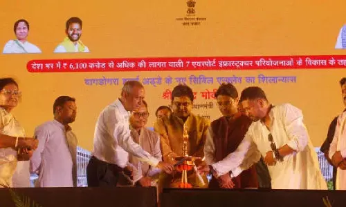 नरेंद्र मोदी ने Bagdogra हवाई अड्डे के विस्तार और अन्य परियोजनाओं की आधारशिला रखी नरेंद्र मोदी ने Bagdogra हवाई अड्डे के विस्तार और अन्य परियोजनाओं की आधारशिला रखी