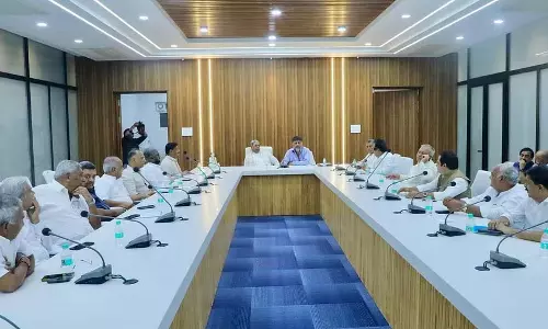 उपचुनावों के लिए उम्मीदवारों के चयन के लिए CM ने कैबिनेट के साथ विचार-विमर्श किया उपचुनावों के लिए उम्मीदवारों के चयन के लिए CM ने कैबिनेट के साथ विचार-विमर्श किया