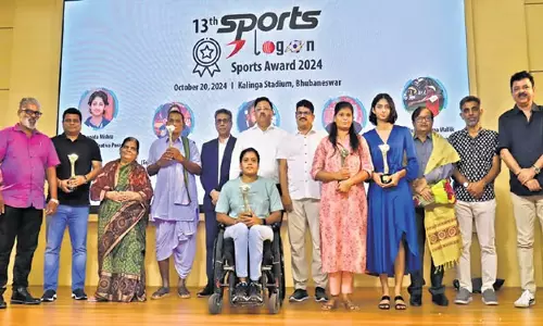 भाला फेंक स्टार किशोर जेना को Odisha में स्पोर्ट्सलॉगन प्लेयर ऑफ द ईयर का पुरस्कार मिला भाला फेंक स्टार किशोर जेना को Odisha में स्पोर्ट्सलॉगन प्लेयर ऑफ द ईयर का पुरस्कार मिला