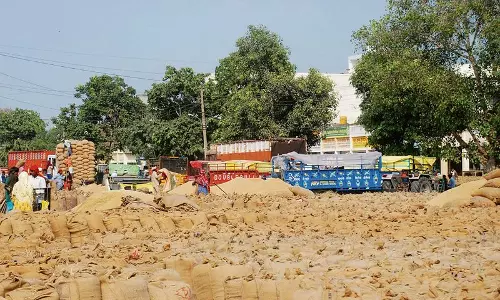 Haryana : करनाल की अनाज मंडियों में उठान में तेजी लाने के लिए एक दिन के लिए Haryana : करनाल की अनाज मंडियों में उठान में तेजी लाने के लिए एक दिन के लिए